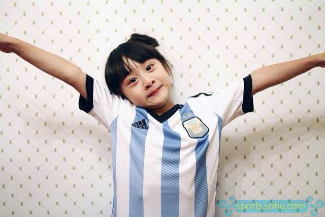 Дочь Тянь Ляна в футболке сборной Аргентины