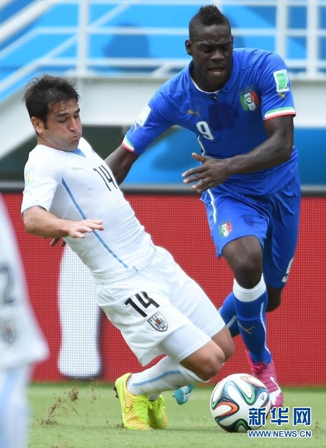 Сборная Италии на чемпионате мира по футболу в Бразилии со счетом 0: 1 проиграла сборной Уругвая