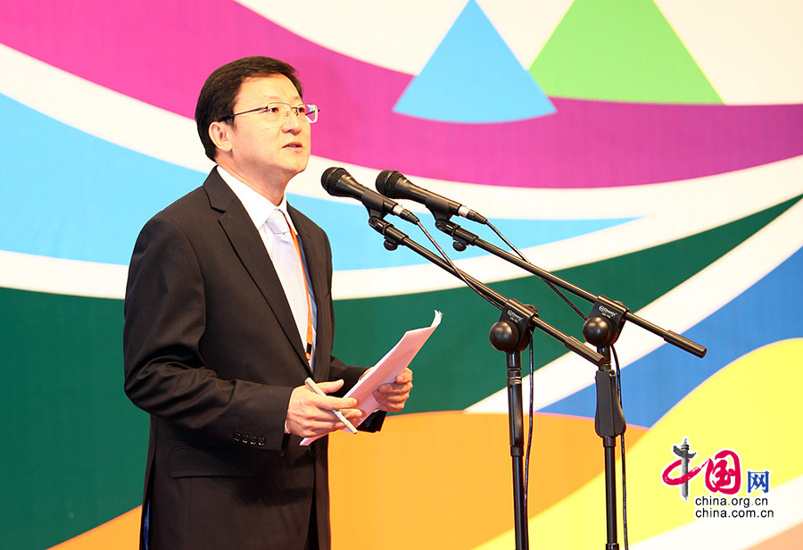 Веб-сайт «Чжунгован» осуществляет полное освещение симпозиума «Экономический пояс Шелкового пути» на трех языках