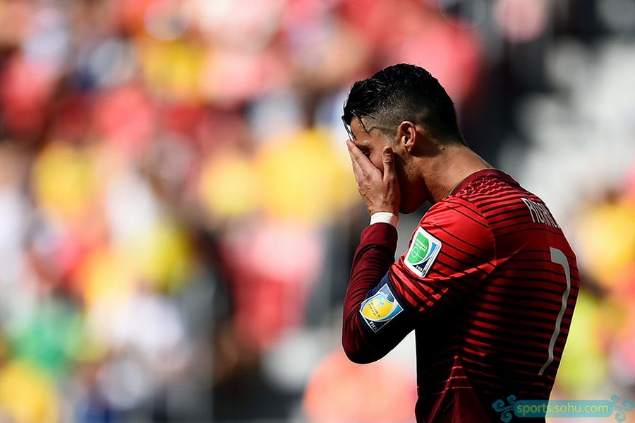 Слезы после матчей группового этпа на чемпионате мира по футболу в Бразилии