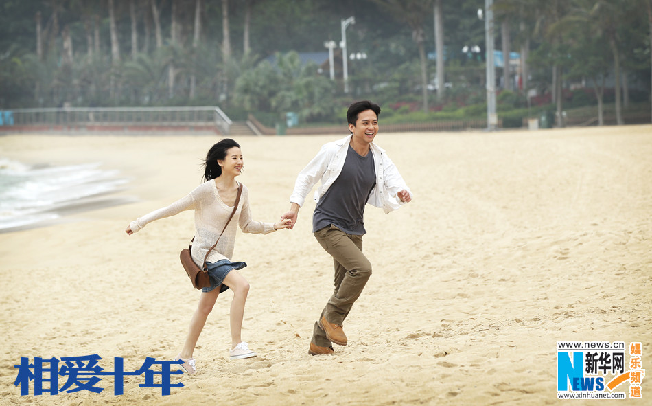 Красивые фотографии артистов Дэн Чао и Дун Цзе на пляже