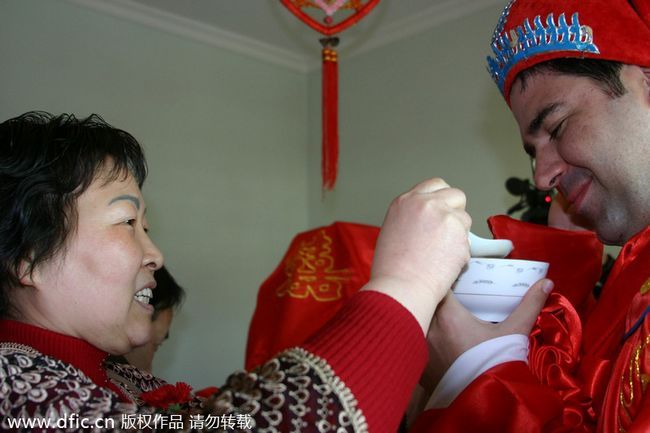 Легко ли ужиться с китайской тещей и другими родственниками из КНР? 