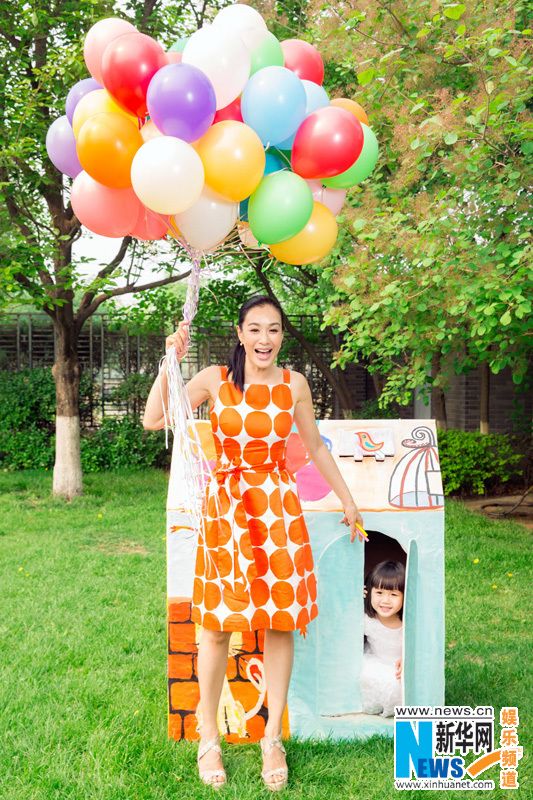 Нежные фотографии Чжун Лити со своими дочками