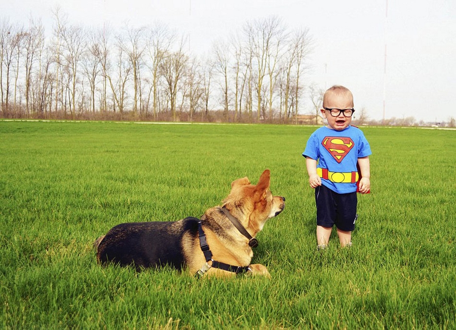 По сообщению британской газеты Daily Mail от 27 июня, в приложении для обмена фото Instagram появилась серия трогательных снимков мальчика Картера и собаки Тоби, которая привлекла внимание 5000 фанатов. 
