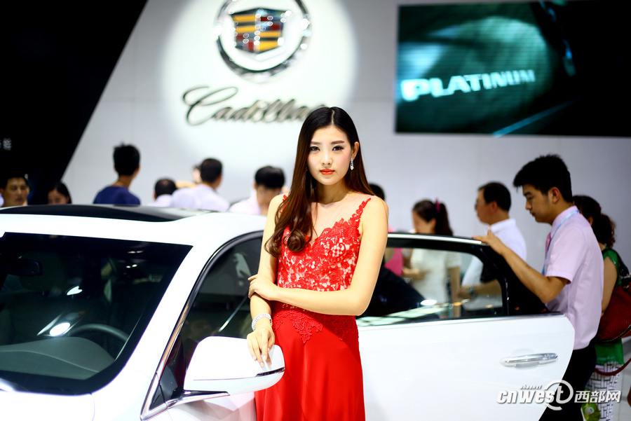 Модели на Пятом сианьском международном автосалоне в образе футбольных девушек