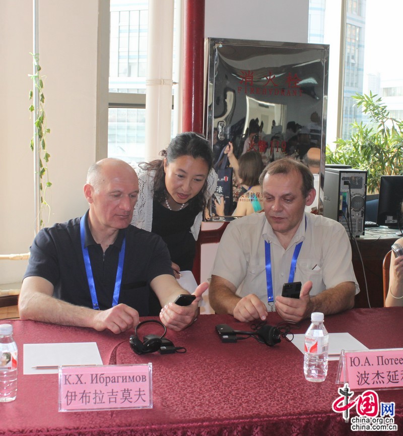 Известные китайские и российские литераторы высоко оценивают Первый форум по сотрудничеству в области литературного обмена между Китаем и Россией