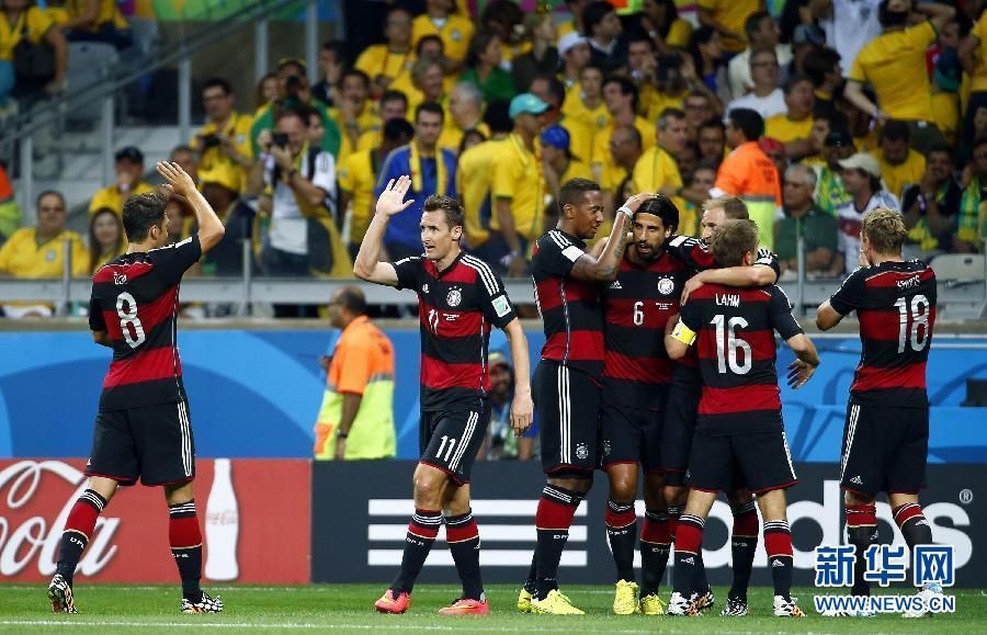 Сборная Германии разгромила со счетом 7:1 команду Бразилии и вышла в финал ЧМ по футболу-2014