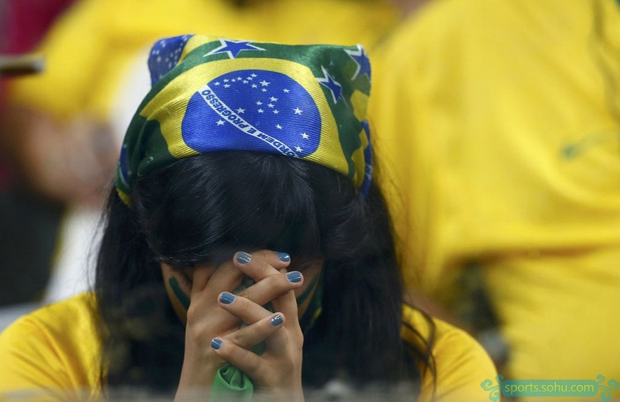 Слезы болельщиков сборной Бразилии