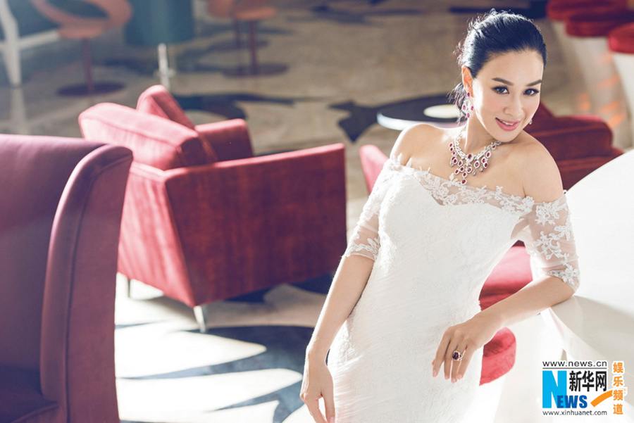 Сексуальная Чжун Лити в свадебных платьях