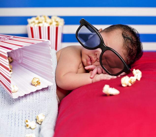 По сообщению британской газеты «Daily Mail» от 8 июля 2014 года, известная британская фотокомпания «Venture Photography» на днях выпустила серию фотографий 2-недельных спящих младенцев, которые никого не оставили равнодушными.