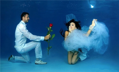 10 оригинальных подводных свадебных фотографий