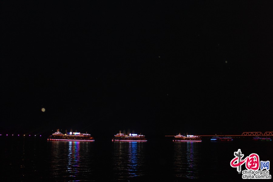 Ночные пейзажи на побережье реки Сунгари