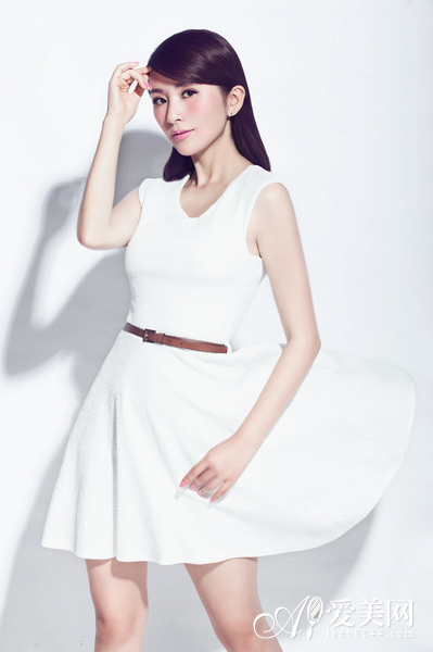 Китайские актрисы в белых платьях