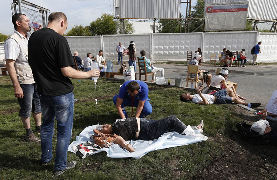 По предварительным данным, в результате ЧП в московском метро 2 человека погибли, более 20 -- госпитализированы