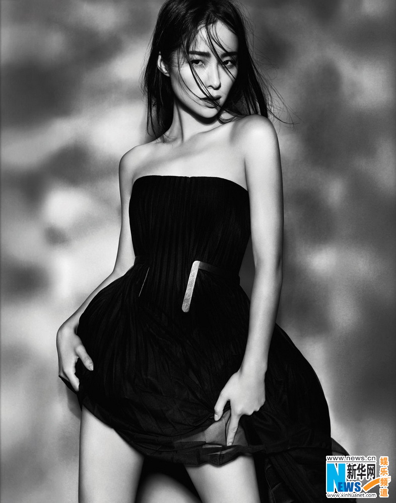 Модные черно-белые фото китайской актрисы Цзян Иянь