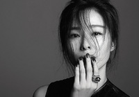 Модные черно-белые фото китайской актрисы Цзян Иянь
