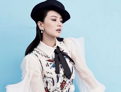Гао Юаньюань украсила обложку модного журнала