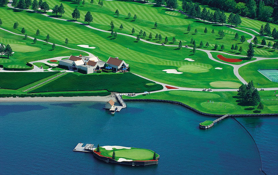 Единственное в мире плавающее поле для гольфа