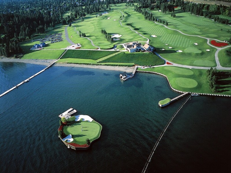 Единственное в мире плавающее поле для гольфа