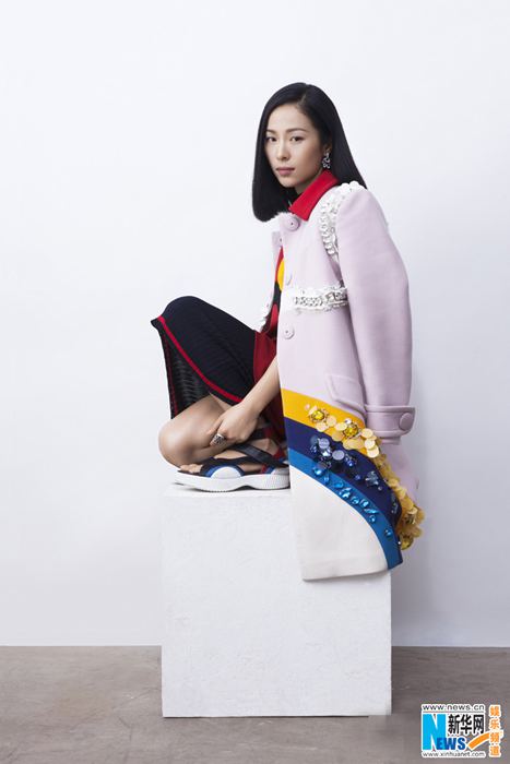 Красавица Цзян Иянь на обложке журнала
