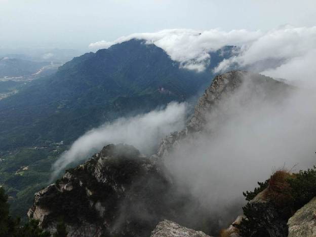 Красивые летние пейзажи гор Лушань