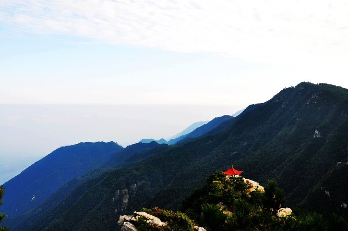 Красивые летние пейзажи гор Лушань