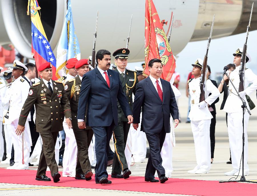 Председатель КНР Си Цзиньпин сегодня во второй половине дня по местному времени прибыл в Каракас с государственным визитом в Венесуэлу. 