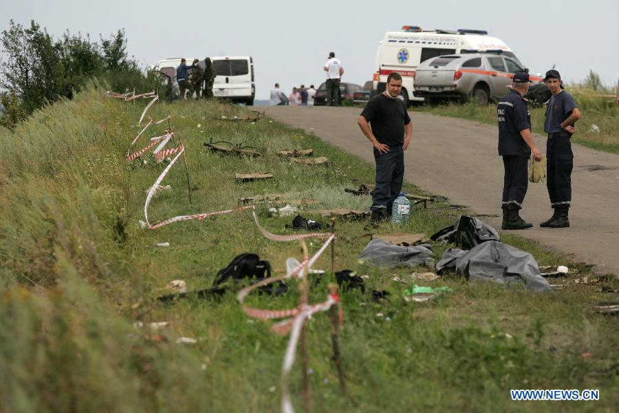 Останки части погибших при крушении самолета 'Малайзийских авиалиний' отправлены в Донецк