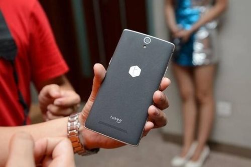 1-й голографический телефон в мире выпущен в Пекине 