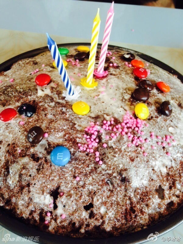 Фото: Ли Бинбин приготовит торт на день рождения племянника