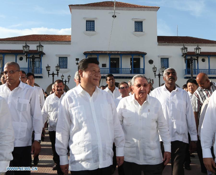 Си Цзиньпин в сопровождении Рауля Кастро посетил второй по величине кубинский город Сантьяго-де-Куба