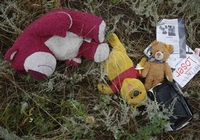 Личные вещи погибших пассажиров малайзийского самолета MH17