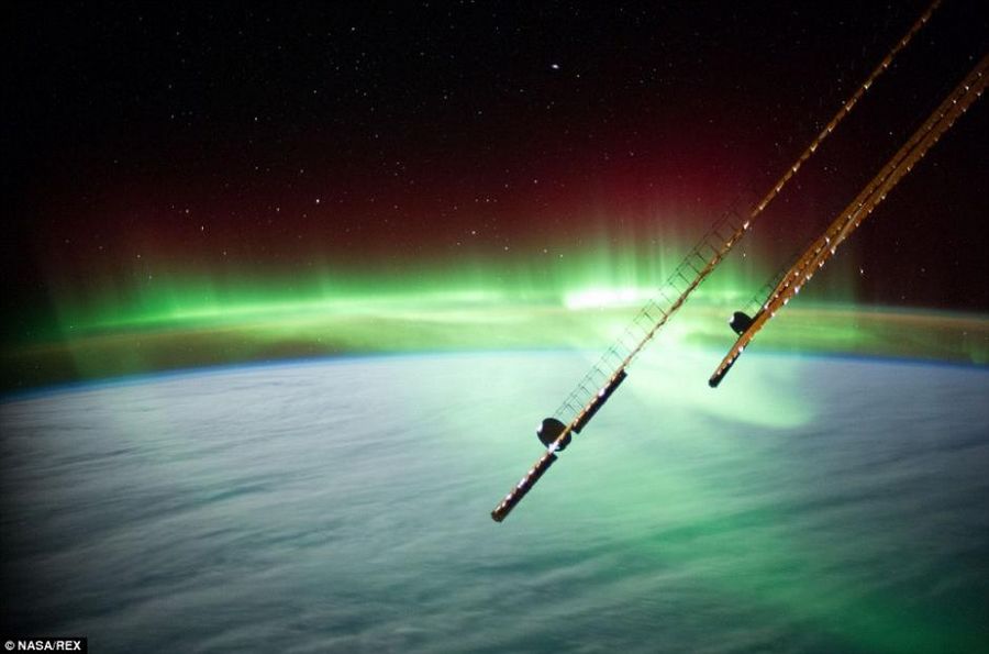 NASA обнародовало фантастическое изображение полярного сияния над Землей 