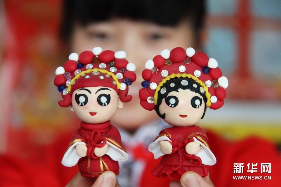 В провинции Шаньси к празднику Цисицзе изготавливают фигурки влюбленных из теста 