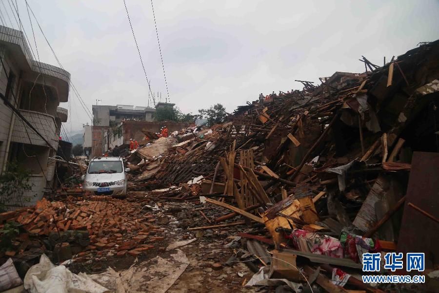 В результате землетрясения в уезде Лудянь провинции Юньнань погибли 398 человек
