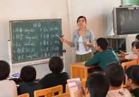 Уйгурские студентки на летних каникулах вернулись домой и преподавали китайский язык детям в качестве волонтеров