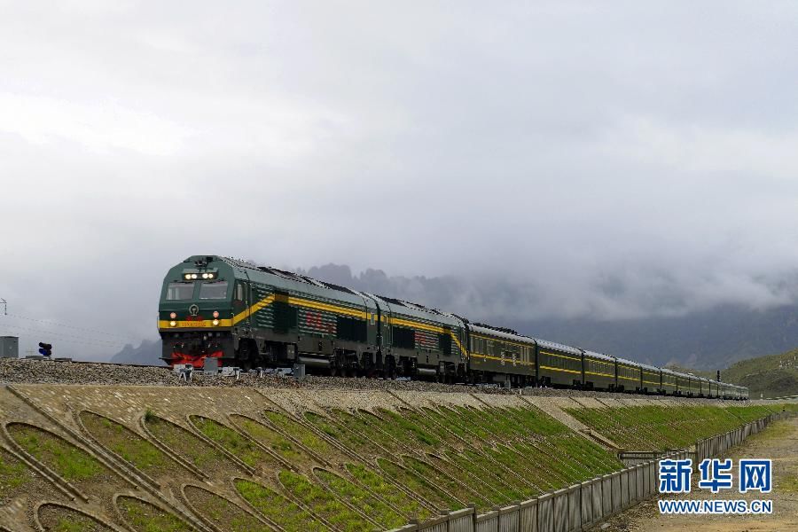 Железная дорога Лхаса-Шигадзе в Тибете введена в эксплуатацию