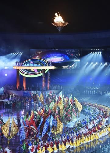 Зажжение огня на церемонии открытия Юношеской Олимпиады в Нанкине 