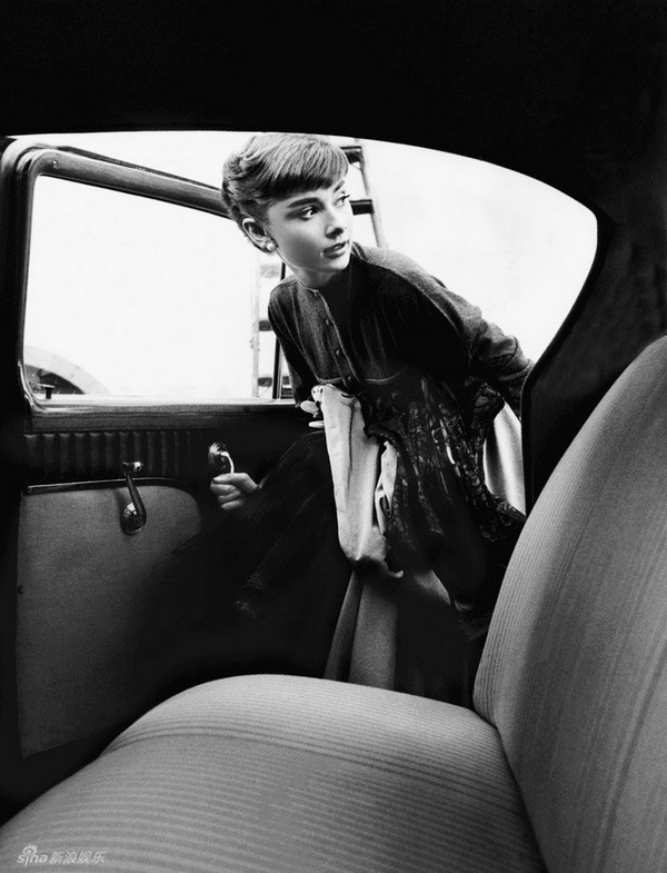 Большое количество редких фотографий Одри Хепберн