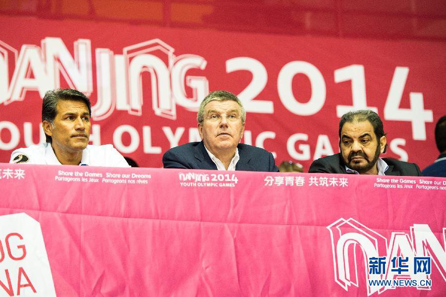 Президент МОК Томас Бах смотрел состязания по дзюдо в рамках Юношеских олимпийских игр в Нанкине