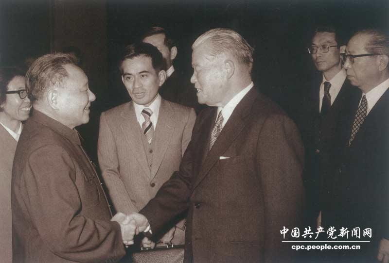 Ценные фото Дэн Сяопина с дипломатических мероприятий