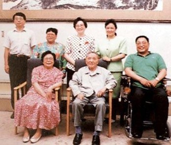 Редкие семейные фото Дэн Сяопина