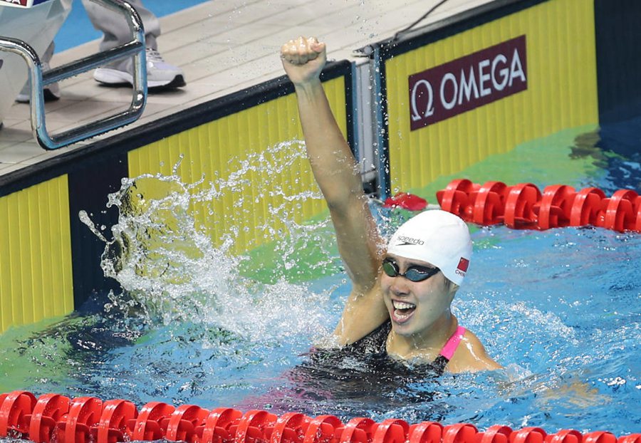 Плавание вольным стилем на сто метров среди женщин: китайская спортсменка Шэнь До стала чемпионкой