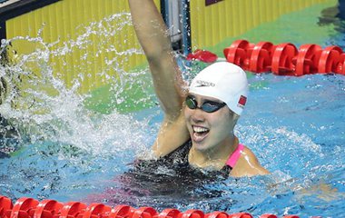 Плавание вольным стилем на сто метров среди женщин: китайская спортсменка Шэнь До стала чемпионкой