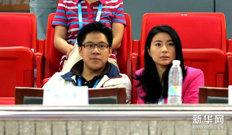 Супруги Хо Циган и Го Цзинцзин смотрели состязания на Юношеских олимпийских играх и посетили древнюю улицу Гаочунь в Нанкине
