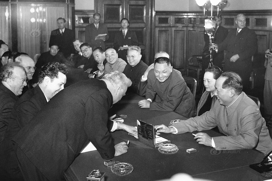 Фотоархив: ключевые моменты жизни Дэн Сяопина