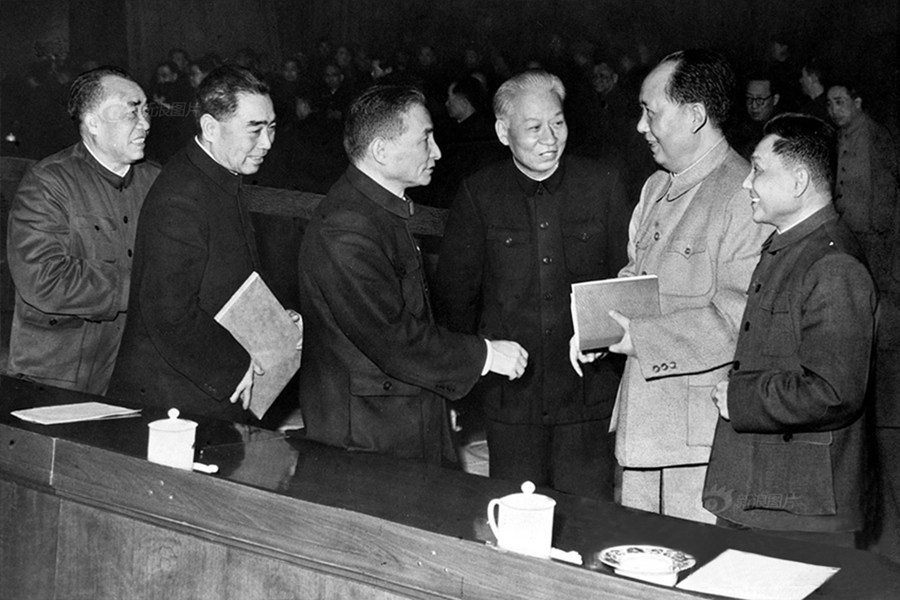 Фотоархив: ключевые моменты жизни Дэн Сяопина