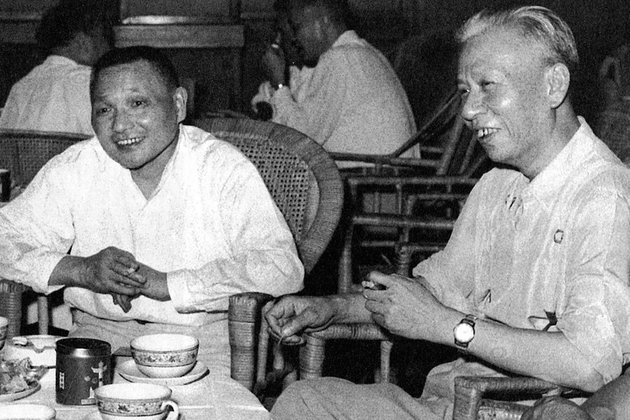 Фотоархив: ключевые моменты жизни Дэн Сяопина