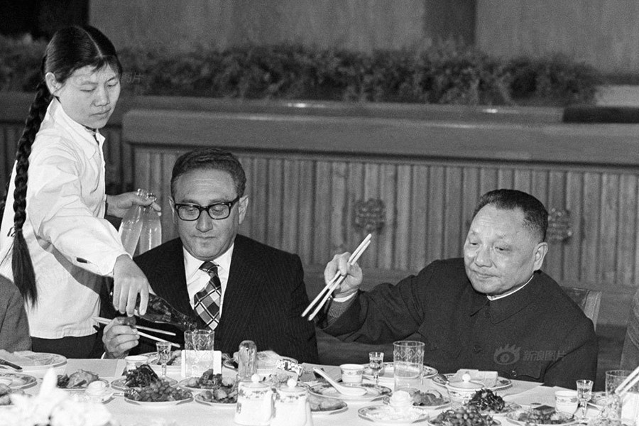 Фотоархив: ключевые моменты жизни Дэн Сяопина