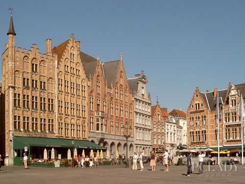 Старинный средневековый город Брюгге: беззаботное время на воде